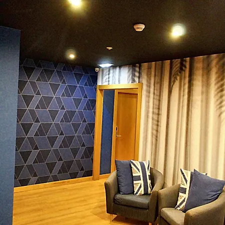 Mola! بيت شباب *