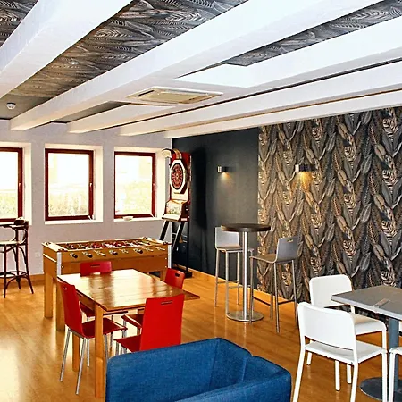 Mola! Hostel *